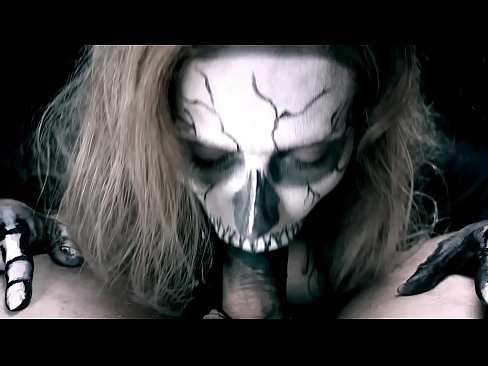 ❤️ Demon girl zuigt pik met haar zwarte mond en slikt sperma. Sluts at nl.pornokey.ru ❤